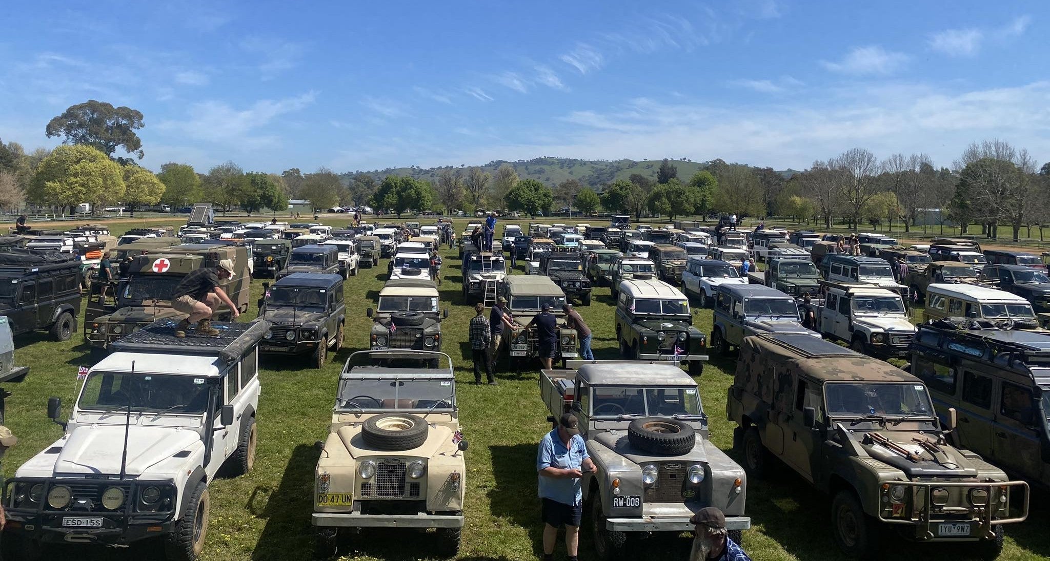The largest number of Land Rovers in convoy, over the greatest distanc ...