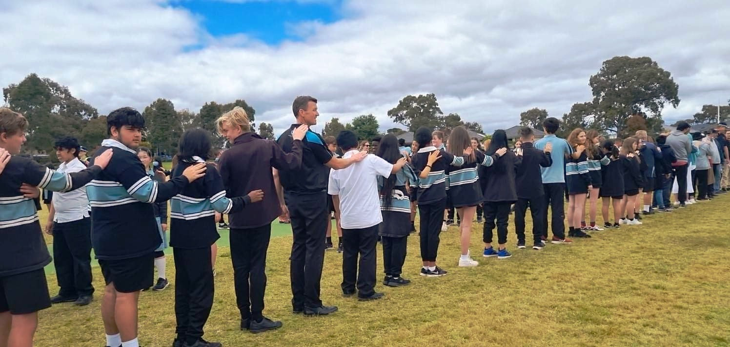 The longest line of people patting each other on the back – Australian ...